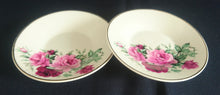 Lade das Bild in den Galerie-Viewer, 2er Set UNTERTASSEN - Porzellan, Rosen Blumenstrauß Goldrand Dekor