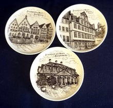 Lade das Bild in den Galerie-Viewer, SAMMELTELLERCHEN UNTERSETZER - Porzellan, Frankfurt am Main Der Römer Zeichnungen Motiv Dekor (BC)