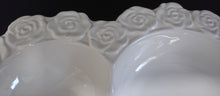 Lade das Bild in den Galerie-Viewer, BEILAGEN~ SCHALENTABLETT (4 Kammer) - Porzellan, Flora Rosenblüten Relief Motiv Dekor