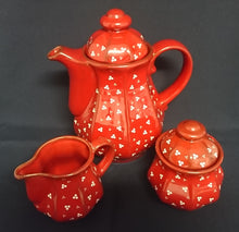 Lade das Bild in den Galerie-Viewer, ZUCKERDOSE MIT DECKEL - Keramik / Steingut, Punkte Dreier Kreise Senkrechte Balken Relief Motiv Dekor