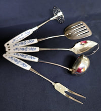 Lade das Bild in den Galerie-Viewer, FLEISCHGABEL - Edelstahl & Kunststoff , Zwiebelmuster Motiv Dekor