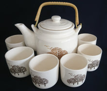 Lade das Bild in den Galerie-Viewer, 2er Set GETRÄNKEBECHER - Keramik / Steingut, Flora Fauna Baum Bäume Wald Vogel Vögel Motiv Dekor