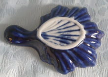 Lade das Bild in den Galerie-Viewer, 6er Set ABLAGEN BEILAGENSCHÄLCHEN - Porzellan, Blattform Goldrand Wappen Motiv Dekor