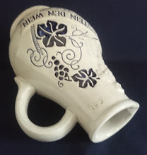 Lade das Bild in den Galerie-Viewer, APFELWEIN~ GETRÄNKEKRUG - Keramik / Steingut, Flora Weintrauben Rebstock Blatt Blätter Spruch Aufschrift Motiv Dekor