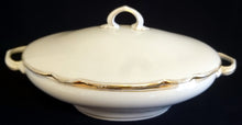 Lade das Bild in den Galerie-Viewer, BEILAGENSCHÜSSEL MIT DECKEL - Porzellan, Goldrand Gewölbter Relief Rand Motiv Dekor (BC)