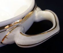 Lade das Bild in den Galerie-Viewer, BEILAGENSCHÜSSEL MIT DECKEL - Porzellan, Goldrand Gewölbter Relief Rand Motiv Dekor (BC)