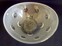 Lade das Bild in den Galerie-Viewer, BEILAGENSCHALE - Hartglas, Kreise Punkte Kugeln Relief Ovalform Motiv Dekor