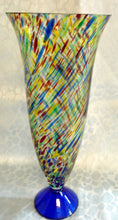 Lade das Bild in den Galerie-Viewer, BLUMENVASE - Hartglas, Abstrakt Schräge Streifen Linien Striche Motiv Dekor