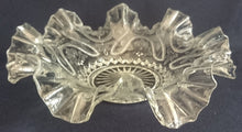 Lade das Bild in den Galerie-Viewer, DEKORATIONSSCHALE - Hartglas, Karo Sonnenstern Abstrakt Linien Gefalteter Geschwungener Rüschen Randform Motiv Dekor (nBC)