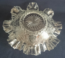 Lade das Bild in den Galerie-Viewer, DEKORATIONSSCHALE - Hartglas, Karo Sonnenstern Abstrakt Linien Gefalteter Geschwungener Rüschen Randform Motiv Dekor (nBC)