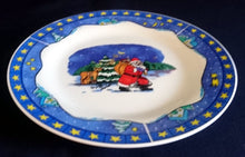 Lade das Bild in den Galerie-Viewer, 3er KAFFEEGEDECK - Porzellan, Schlitten Rentier Weihnachtsmann Sterne Tannenbaum Bäume Mond Dorf Wald Motiv Dekor