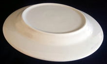 Lade das Bild in den Galerie-Viewer, 2er Set DESSERTTELLER - Porzellan, Rentier Weihnachtsmann Stern Mond Tannenbaum Bäume Motiv Dekor (BC)