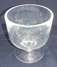 Lade das Bild in den Galerie-Viewer, 2er Set EISDESSERT BECHER - Hartglas, Kreisförmige Geometrische Form