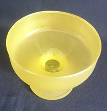 Lade das Bild in den Galerie-Viewer, EISBECHER ~SCHALE - Hartglas, Partyfarbende Moderne Einfärbiges Motiv Dekor (Gelb)