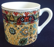 Lade das Bild in den Galerie-Viewer, ESPRESSOTASSE - Porzellan, Abstrakte Geometrische Blüten Motiv Dekor (nBC)