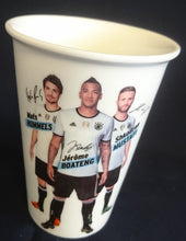 Lade das Bild in den Galerie-Viewer, 4er Set GETRÄNKEBECHER "Europa Meisterschaft 2016" - Porzellan, Fußballspieler Torwart Abwehr Mittelfeld Sturm Aufschrift Motiv Dekor