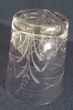 Lade das Bild in den Galerie-Viewer, 2er Set GETRÄNKEGLÄSER - Kristallglas, Flora Wiesen Pflanzen Schilfhalme Relief Motiv Dekor