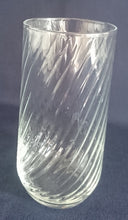 Lade das Bild in den Galerie-Viewer, GETRÄNKEGLAS - Hartglas, Schräges Linien Streifen Relief Motiv Dekor