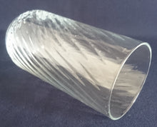 Lade das Bild in den Galerie-Viewer, GETRÄNKEGLAS - Hartglas, Schräges Linien Streifen Relief Motiv Dekor