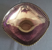 Lade das Bild in den Galerie-Viewer, GROßE BEILAGENSCHÜSSEL - Hartglas, Linien Wölbungen Relief Motiv Dekor