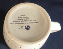 Lade das Bild in den Galerie-Viewer, KAFFEETASSE - Keramik / Steingut, Punkte Tupfen Kleckse Motiv Dekor