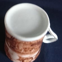 Lade das Bild in den Galerie-Viewer, 2er Set 2er KAFFEEGEDECKE - Porzellan, Gemälde Malerei Stadtleben Aufschrift Motiv Dekor