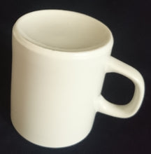 Lade das Bild in den Galerie-Viewer, KAFFEETASSE - Keramik / Steingut, Einfärbiges Gastronomisches Motiv Dekor