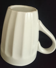 Lade das Bild in den Galerie-Viewer, KAFFEETASSE - Keramik / Steingut, Senkrechte Abgerundete Balken Relief Motiv Dekor