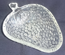 Lade das Bild in den Galerie-Viewer, 3er Set GROßE & KLEINE BEILAGEN~ DESSERTSCHALEN - Hartglas, Obst Frucht Erdbeere Form Relief Motiv Dekor