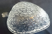 Lade das Bild in den Galerie-Viewer, KLEINE BEILAGEN~ DESSERTSCHALE - Hartglas, Obst Frucht Erdbeere Form Relief Motiv Dekor