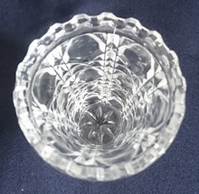 Lade das Bild in den Galerie-Viewer, 2er Set KLEINE BLUMENVASE - 24% Pbo Bleikristall, Geschliffen Geometrisch Oktagon Streifen Balken Stern Dekor (G) (BC)