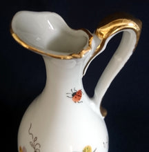 Lade das Bild in den Galerie-Viewer, KÄNNCHEN BLUMENVASE - Porzellan, Flora Fauna Tiere Insekten Käfer Schmetterlinge Goldrand Linien Motiv Dekor