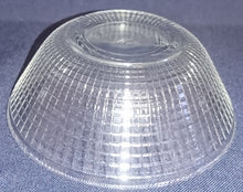 Lade das Bild in den Galerie-Viewer, SALATSCHALE - Hartglas, Karo Gitternetz Linien Relief Motiv Dekor