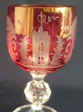 Lade das Bild in den Galerie-Viewer, LIKÖR GETRÄNKEGLAS - 24% Pbo Bleikristall, Mattiert Geschliffenen Diamantform Haus Landschaft Abstrakt Motiv Dekor