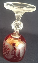 Lade das Bild in den Galerie-Viewer, LIKÖR GETRÄNKEGLAS - 24% Pbo Bleikristall, Mattiert Geschliffenen Diamantform Haus Landschaft Abstrakt Motiv Dekor