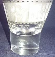 Lade das Bild in den Galerie-Viewer, LIKÖR~ GETRÄNKEGLAS - Hartglas, Filmstreifen Foto Photo Dia Movie Art Motiv Dekor