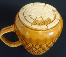 Lade das Bild in den Galerie-Viewer, MILCH~ GETRÄNKEKANNE - Keramik / Steingut, Karo Quadrat Punkte Relief Motiv Dekor (BC)