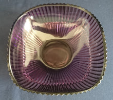 Lade das Bild in den Galerie-Viewer, MITTELGROßE BEILAGENSCHÜSSEL - Hartglas, Linien Wölbungen Relief Motiv Dekor