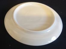 Lade das Bild in den Galerie-Viewer, SAMMELTELLERCHEN UNTERSETZER - Porzellan, Stadt Würzburg Wappen Festung Marienberg Schloß Burg Mauer Inschrift Motiv Dekor (BC)