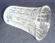 Lade das Bild in den Galerie-Viewer, 6er Set SHOT~ KURZE~ SCHNAPS~ GETRÄNKEGLAS - Kristallglas, Geometrisches Punkte Linien Streifen Kreuze Punkte Reliefschliff Motiv Dekor