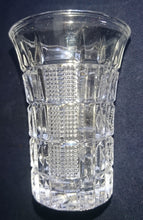 Lade das Bild in den Galerie-Viewer, 2er Set SHOT~ KURZE~ SCHNAPS~ GETRÄNKEGLAS - Kristallglas, Geometrisches Punkte Linien Streifen Kreuze Punkte Reliefschliff Motiv Dekor