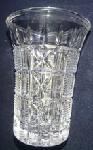 Lade das Bild in den Galerie-Viewer, 2er Set SHOT~ KURZE~ SCHNAPS~ GETRÄNKEGLAS - Kristallglas, Geometrisches Punkte Linien Streifen Kreuze Punkte Reliefschliff Motiv Dekor