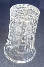 Lade das Bild in den Galerie-Viewer, 2er Set SHOT~ KURZE~ SCHNAPS~ GETRÄNKEGLAS - Kristallglas, Geometrisches Punkte Linien Streifen Kreuze Punkte Reliefschliff Motiv Dekor