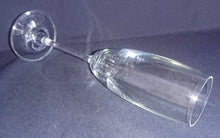 Lade das Bild in den Galerie-Viewer, SEKT~ GETRÄNKEGLAS - Hartglas, Klassisch Form Motiv Dekor