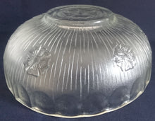 Lade das Bild in den Galerie-Viewer, GROßE SERVIERSCHÜSSEL - Hartglas, Flora Blumenblüten Striche Linien Relief Motiv Dekor