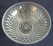 Lade das Bild in den Galerie-Viewer, SERVIER~ BEILAGENSCHÜSSEL - Hartglas, Stern Blumenblüte Splitter Kristall Motiv Dekor