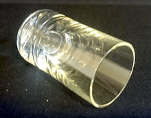 Lade das Bild in den Galerie-Viewer, 6er Set SHOT~ SCHNAPS~ GETRÄNKEGLÄSER - Hartglas, Dicker Breiter Boden Motiv Dekor