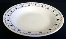 Lade das Bild in den Galerie-Viewer, 2er Set SUPPENTELLER - Porzellan, Herz Punkte Linien Striche Wellen Motiv Dekor