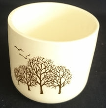 Lade das Bild in den Galerie-Viewer, 2er Set GETRÄNKEBECHER - Keramik / Steingut, Flora Fauna Baum Bäume Wald Vogel Vögel Motiv Dekor