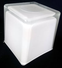 Lade das Bild in den Galerie-Viewer, TEELICHT KERZENHALTER - Press- / Hartglas, Quadratische Würfel Form Motiv Dekor (G)